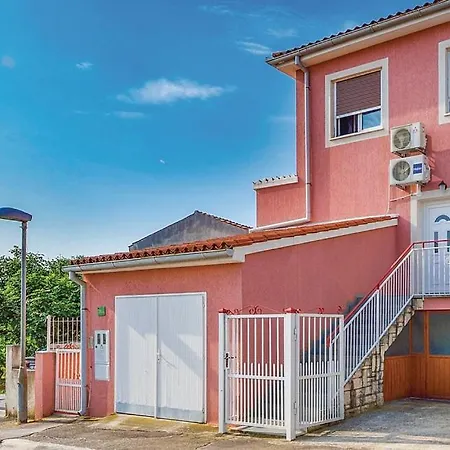 Loren Pula Exterior photo